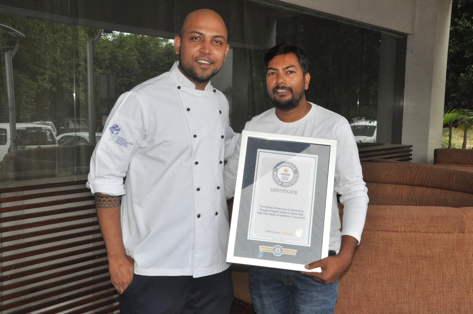 Chef Sanjay Thakur Sets Guinness Mark At 20,000 Ft. Island Peak, Lifeinchd
