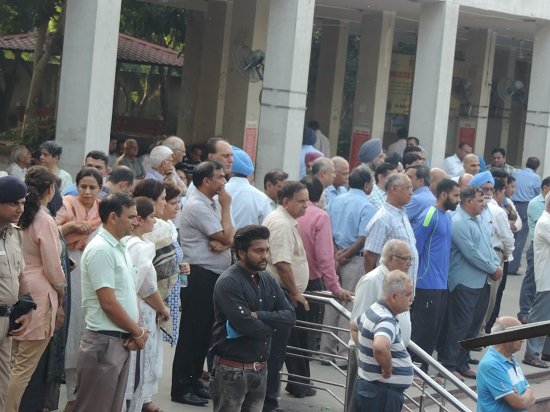 It Pours Love, Affection &#038; Respect At Cremation Ground, Lifeinchd