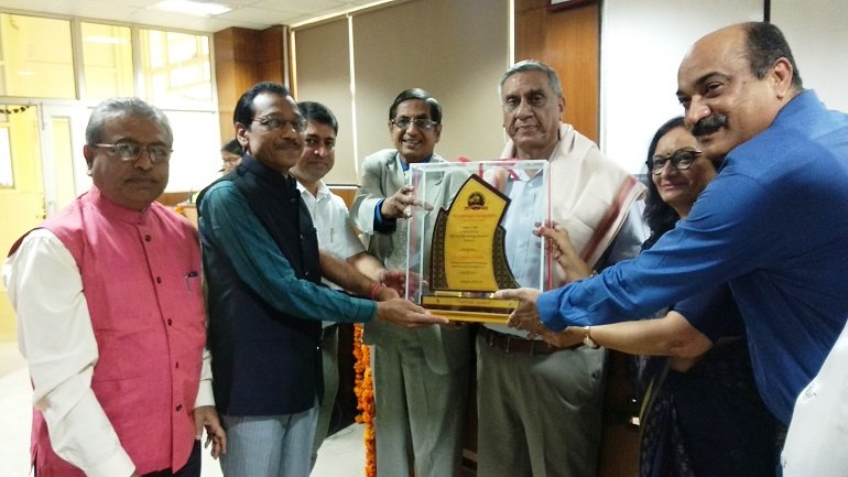 Microbiologist Society India Recognises PU Profs Devotion To Teaching, Lifeinchd
