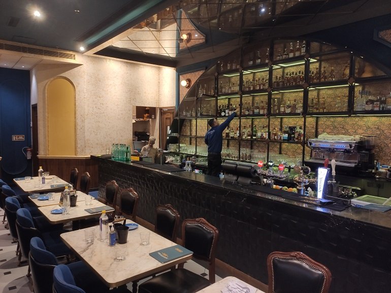 This Legacy Cafe, Restro &#038; Bar In Elante Is Turning On The CP Delhi Magic, Lifeinchd