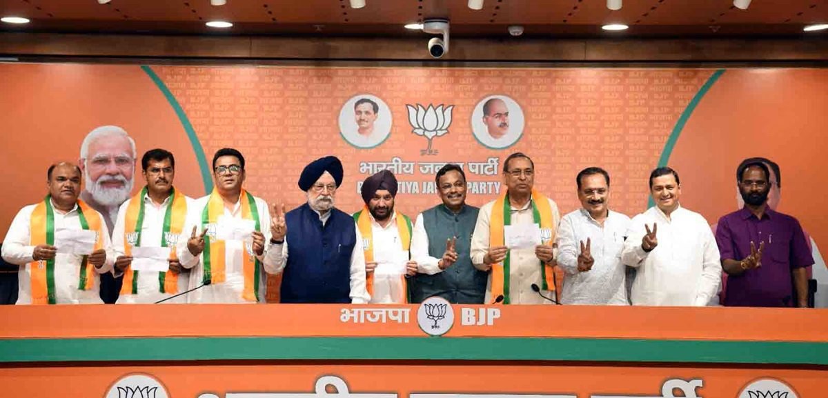 High profile former Delhi Congress leaders Arvinder Singh Lovely, Raj Kumar Chauhan, Naseeb Singh, Neeraj Basoya, and Amit Malik joining the BJP. 