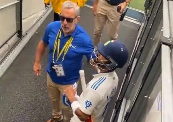 VIRAT KOHLI MCG BOOING PHOTO