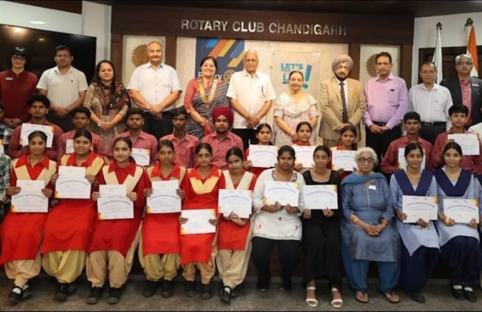 ROTARY CLUB CHD SCHOLARSHIP PHOTO